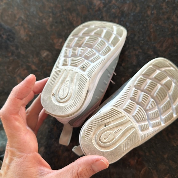 Nike Air Max Axis Kids Shoes - Picture 7 of 11